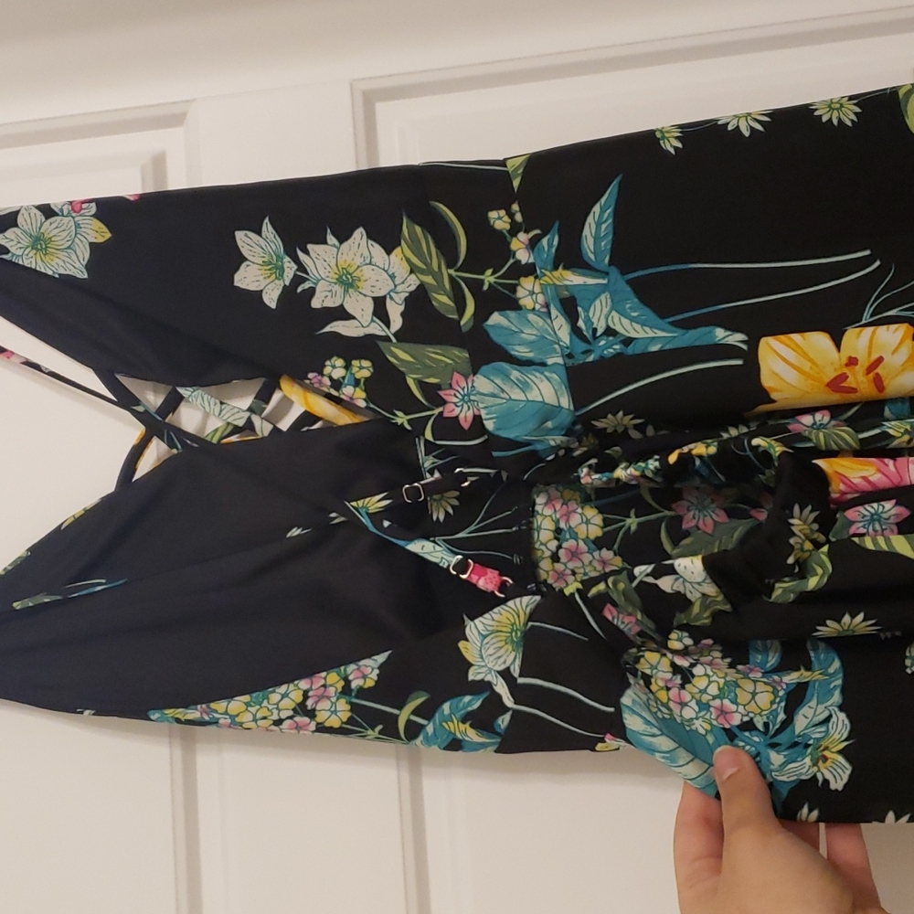 Dress - Picture 3 of 3